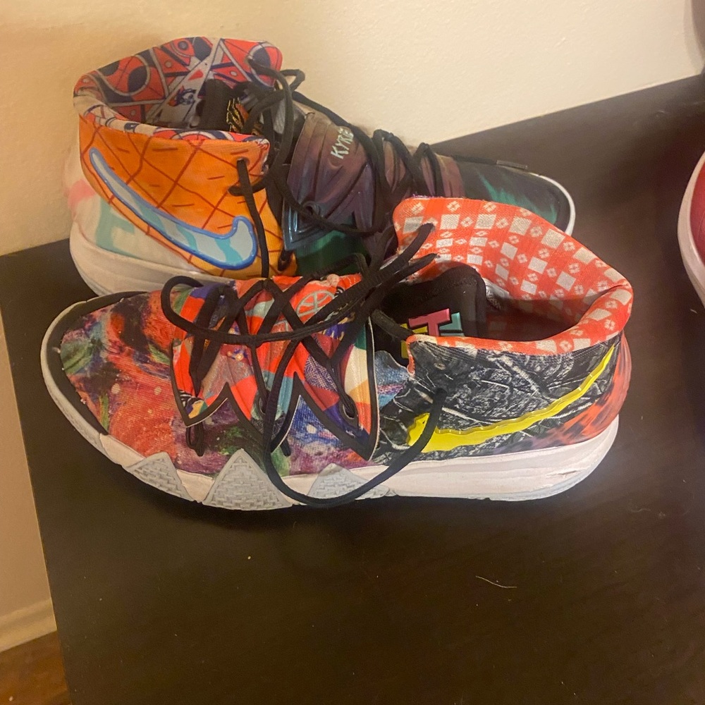 Nike kyrie basketball sneakers.  Mens 12.  Worn a few times